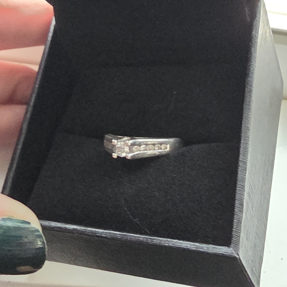 Sterling Silver Diamond Accent Engagement Ring 7.5 - Picture 3 of 4